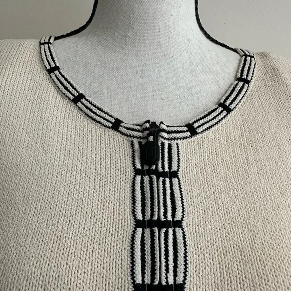 St John Knit Elegant Cream Jacket with Black Trim - Picture 3 of 7